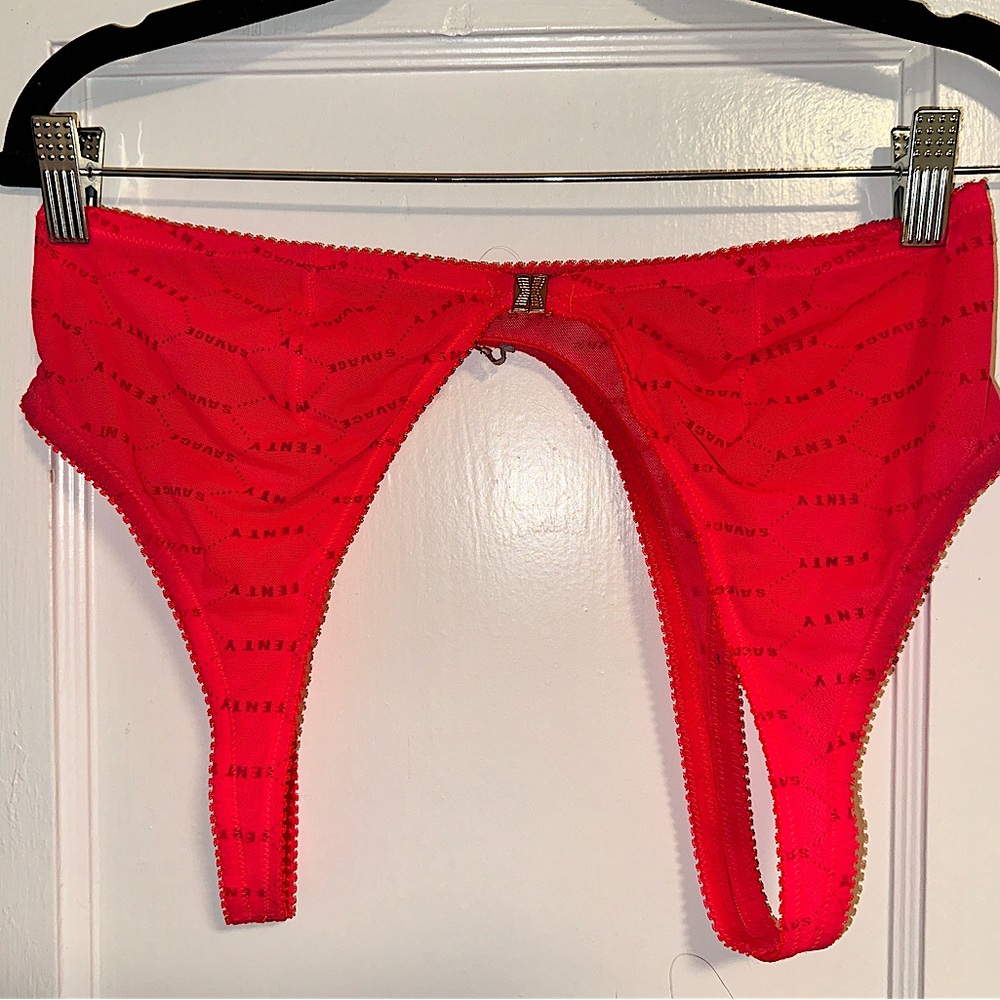 SAVAGE FENTY FRONT CLIP BRA SIZE LARGE